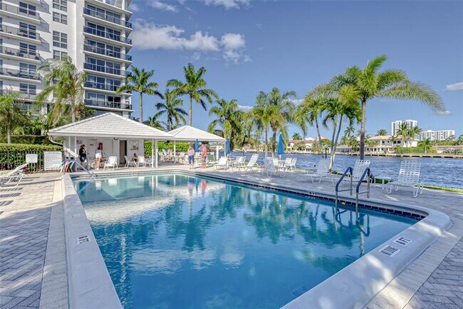 Building Photo - 6295 Bay Club Dr
