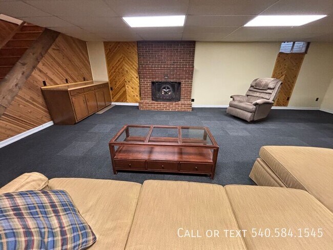 Building Photo - 136 Grimes St