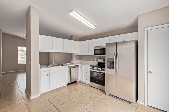 Building Photo - Freshly Remodeled Home in Apache Junction