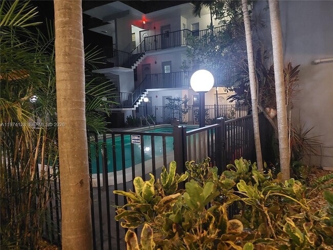 Building Photo - 714 NE 10th St