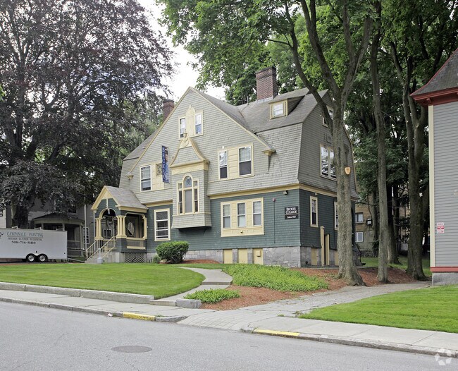Building Photo - 41 Cedar St