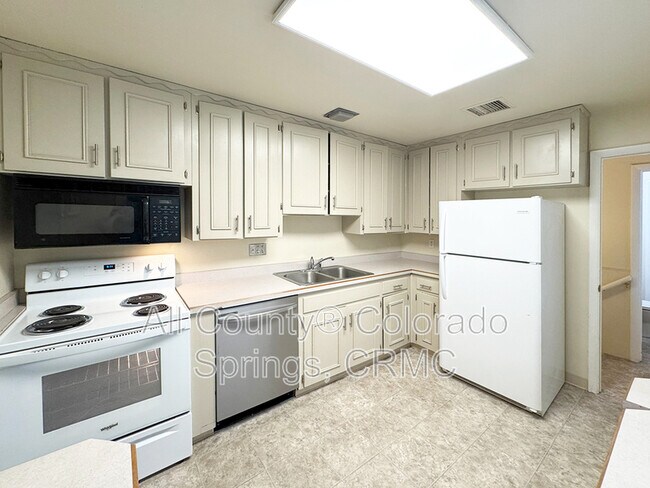 Building Photo - 2122 Meyers Ave