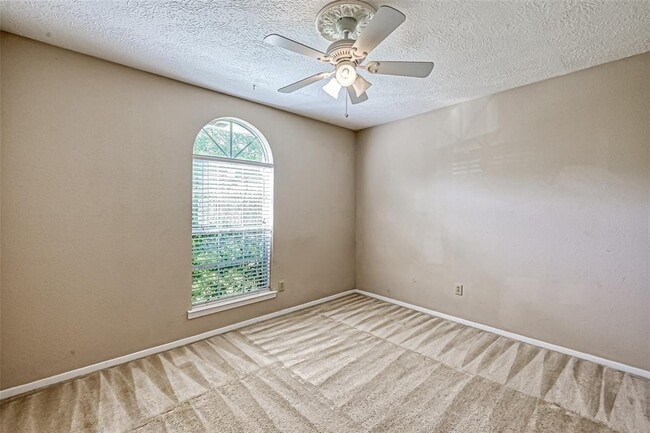 Building Photo - 442 Redway Ln