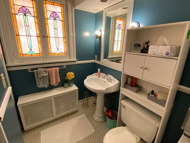 Building Photo - 456 S Graham St