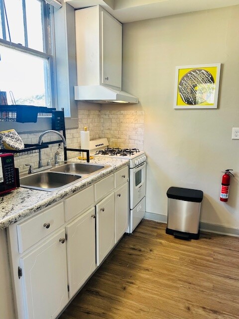 Building Photo - 1107 Montauk Ave