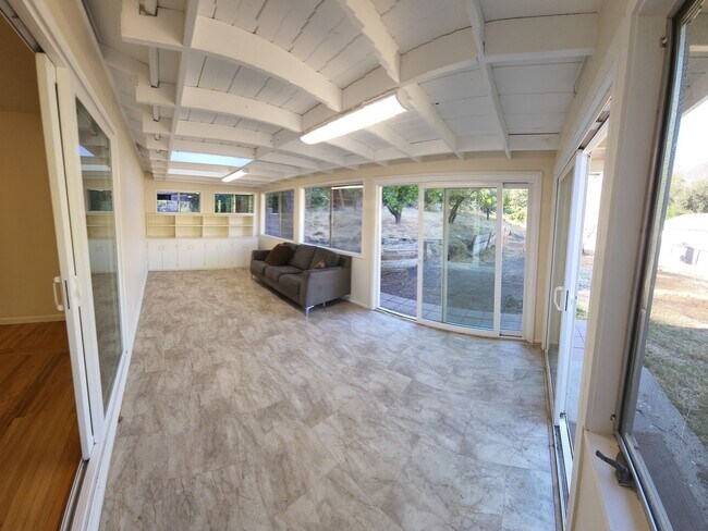 Building Photo - 5 Bedroom 3 bathroom in close proximity to POLY CAMPUS!