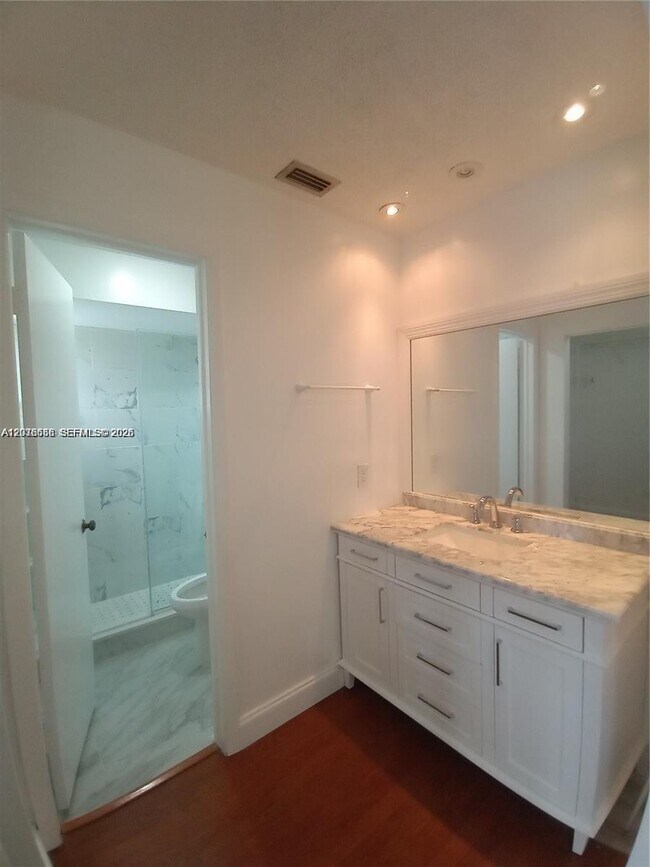 Building Photo - 6533 NW 170th Ln