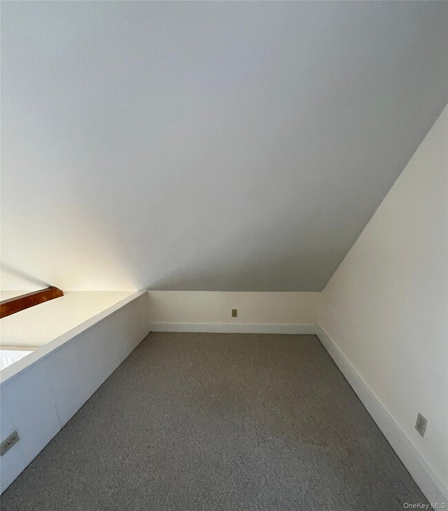 Building Photo - 703 Croton Lake Rd