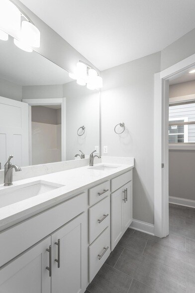 Building Photo - 8955 Silver Maple Dr