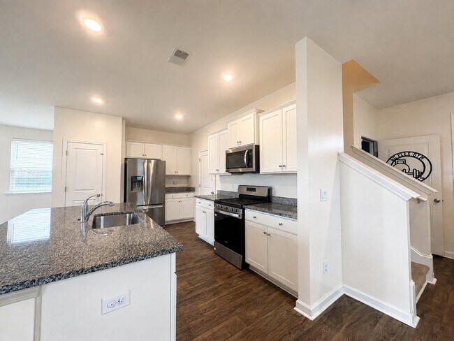 Building Photo - 169 Oakwood Blvd