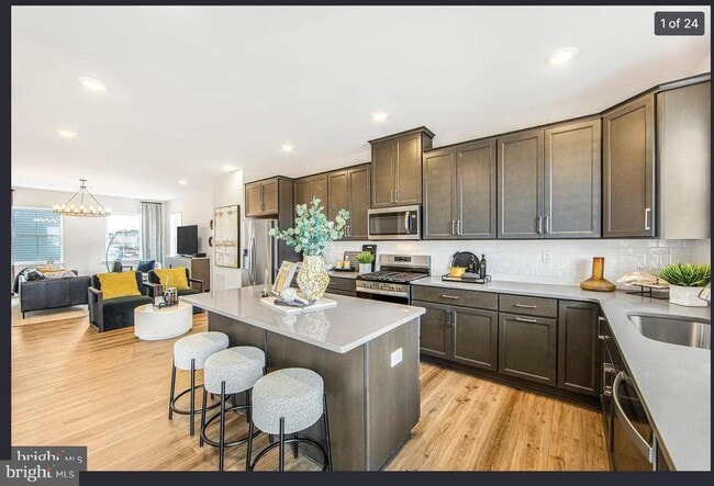 Building Photo - 32 Anderson Dr