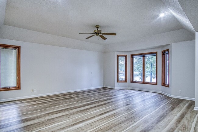 Building Photo - Lake Balboa | Home | Unfurnished