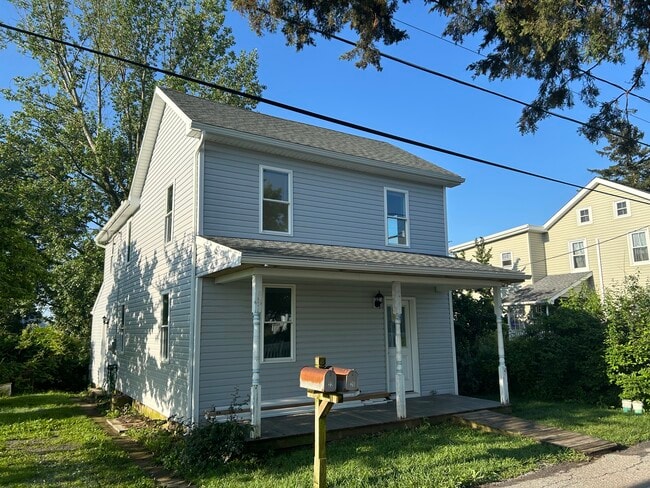 Building Photo - 20 Hedgewood Dr