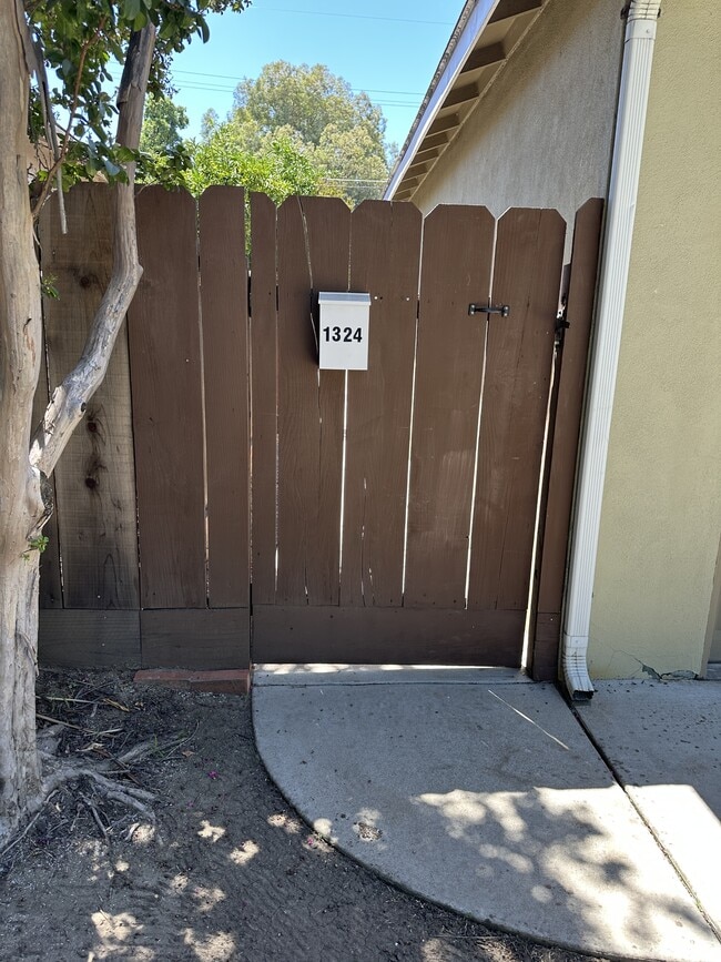 Building Photo - 1324 Del Rey Ave