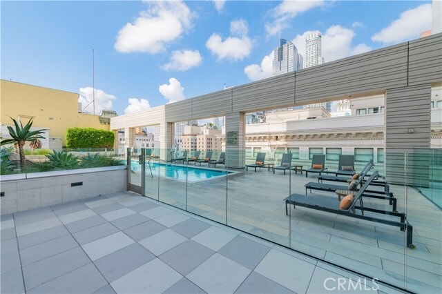 Building Photo - 400 S Broadway