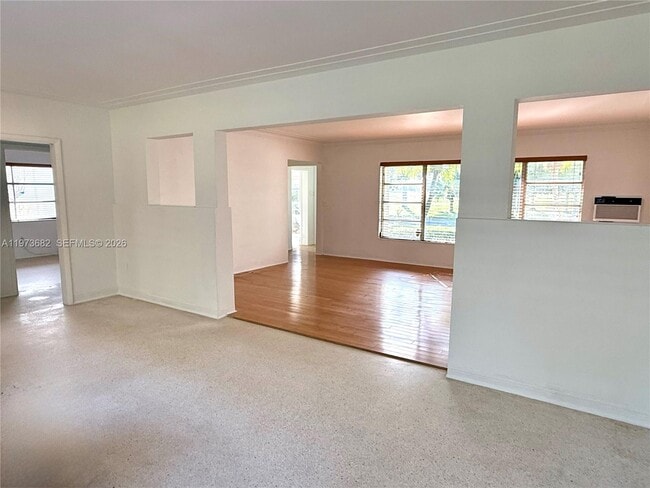 Building Photo - 845 Fairway Dr