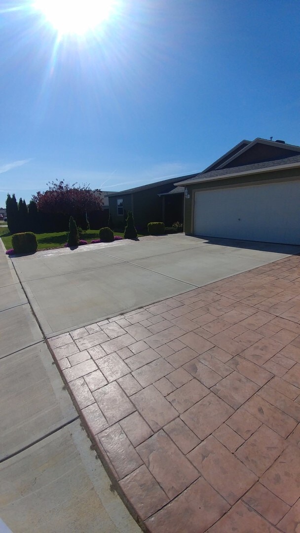 Building Photo - 4-Bed, 2-Bath Home Off Road 100 with Easy ...