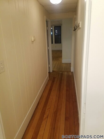 Building Photo - 439 Cambridge St