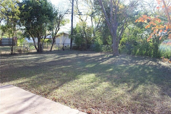 Building Photo - 2303 Towbridge Cir