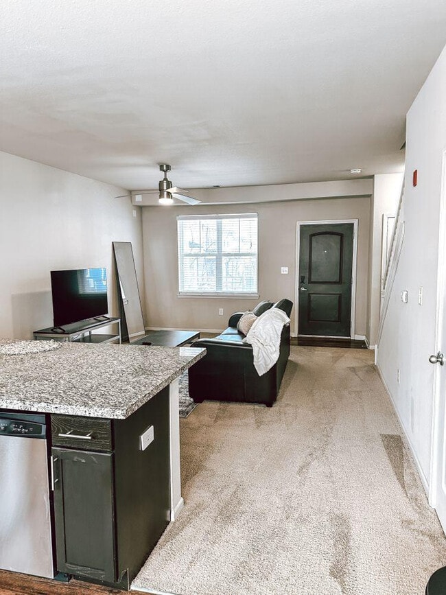 Building Photo - 525 S Patterson Dr