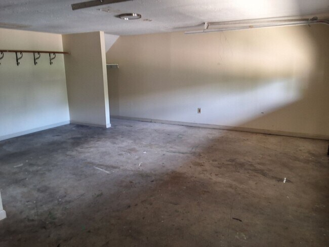 Building Photo - 716 Rogersville Rd