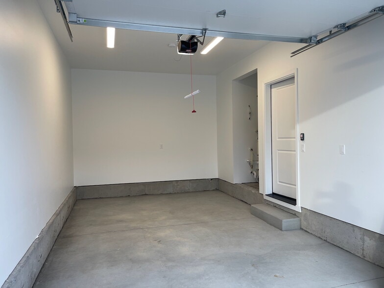 Building Photo - 3485 W 6th Pl