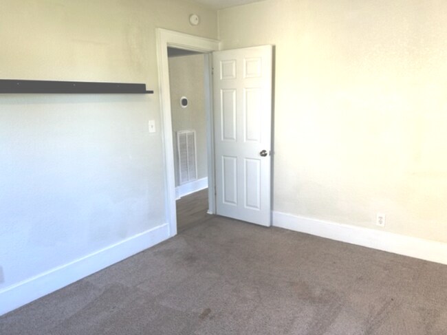 Building Photo - ***HURRY!!! Updated Cape Cod HOUSE w/ Yard/Near Military Base!