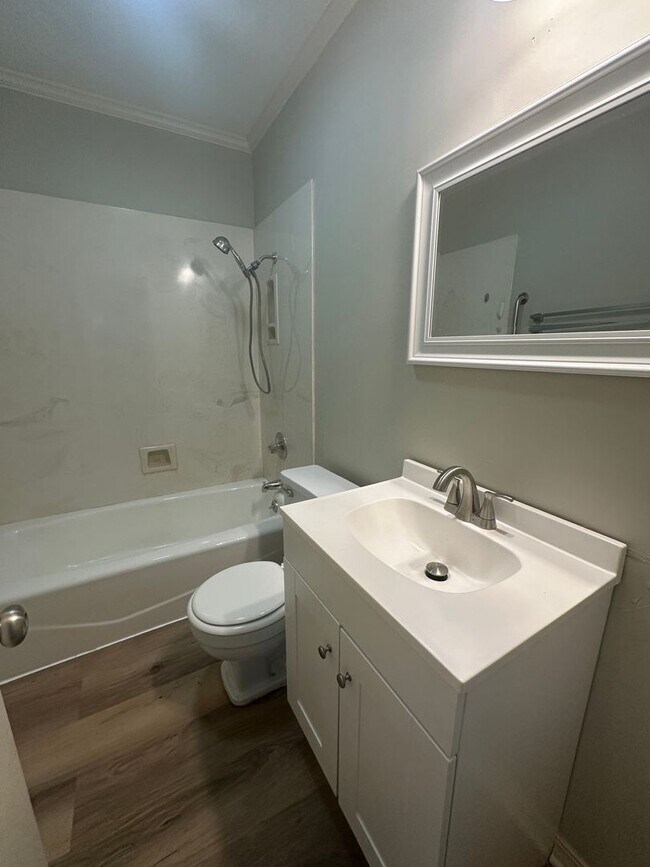 Building Photo - Lynbrook Subdivision
