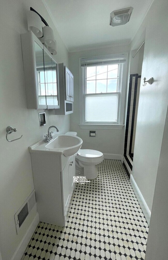 Building Photo - Charming 4 Bedroom, 2 Bath Home