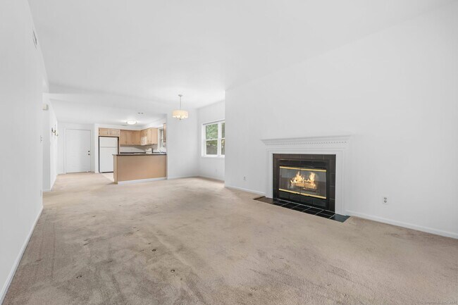 Building Photo - 351 Pemberwick Rd