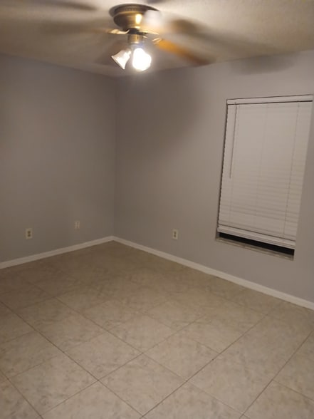 Building Photo - 4816 Miranda Cir