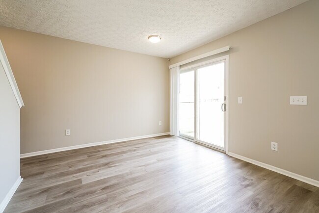 Building Photo - 568 Penn St