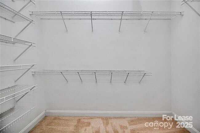 Building Photo - 2300 Mirow Pl