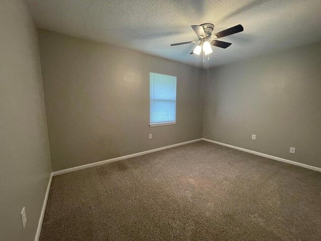 Building Photo - 122 Hillwood Dr