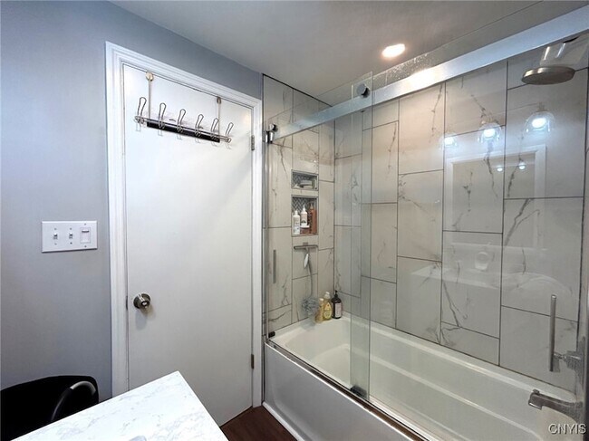 Building Photo - 302 Oakridge Dr