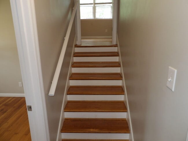 Building Photo - 286 Zandale Dr