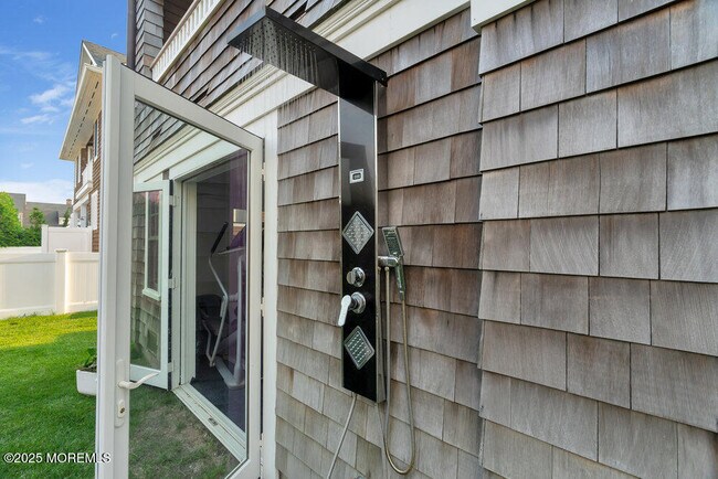 Building Photo - 985 Ocean Ave