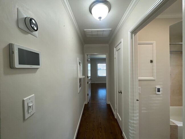 Building Photo - Beautiful San Bruno Home!