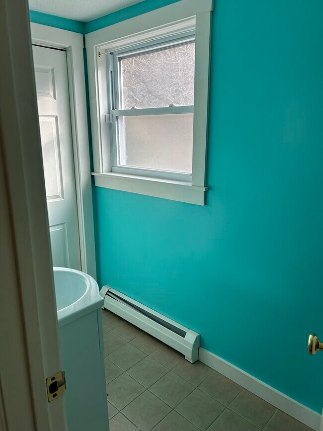 Building Photo - 392 Back Ashuelot Rd