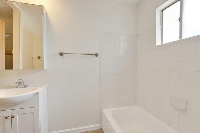 Building Photo - 1402 Citation Cir