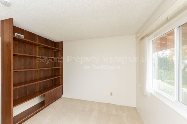 Building Photo - 6232 Merced Lake Ave