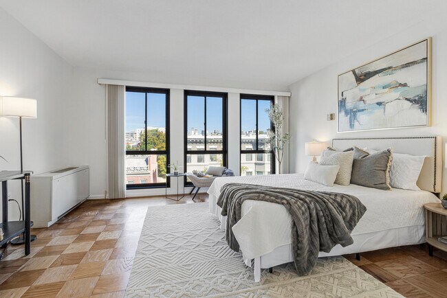 Building Photo - 1280 21st St NW