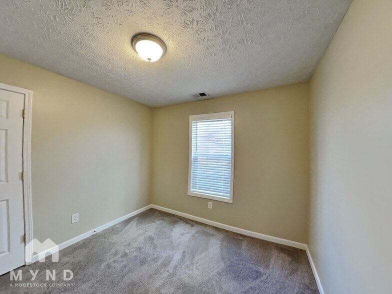 Building Photo - 185 Waters Edge Dr