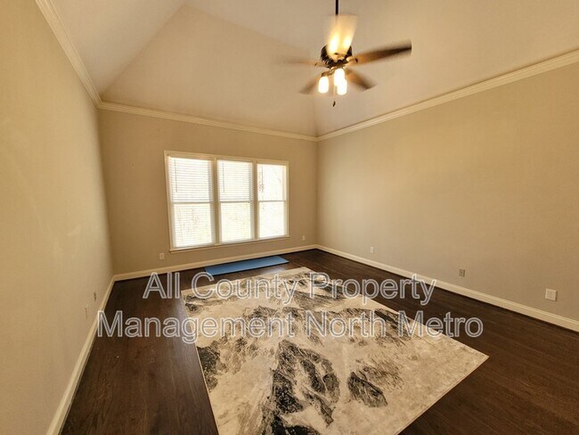 Building Photo - 6325 Hampton Highlands Dr