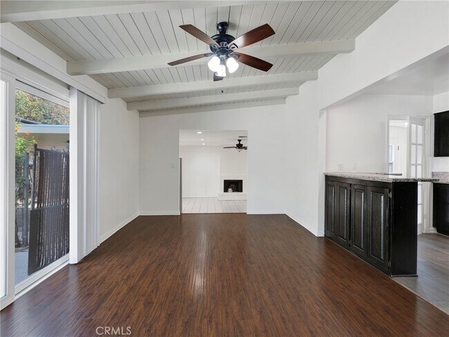 Building Photo - 10918 Reseda Blvd