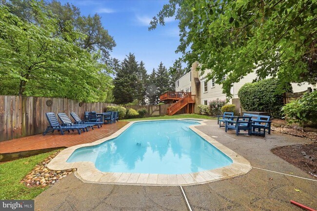 Building Photo - 911 Riva Ridge Dr