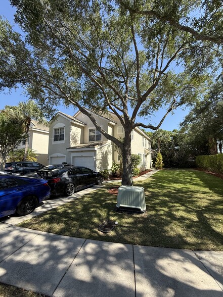 Primary Photo - 1011 Woodfield Rd