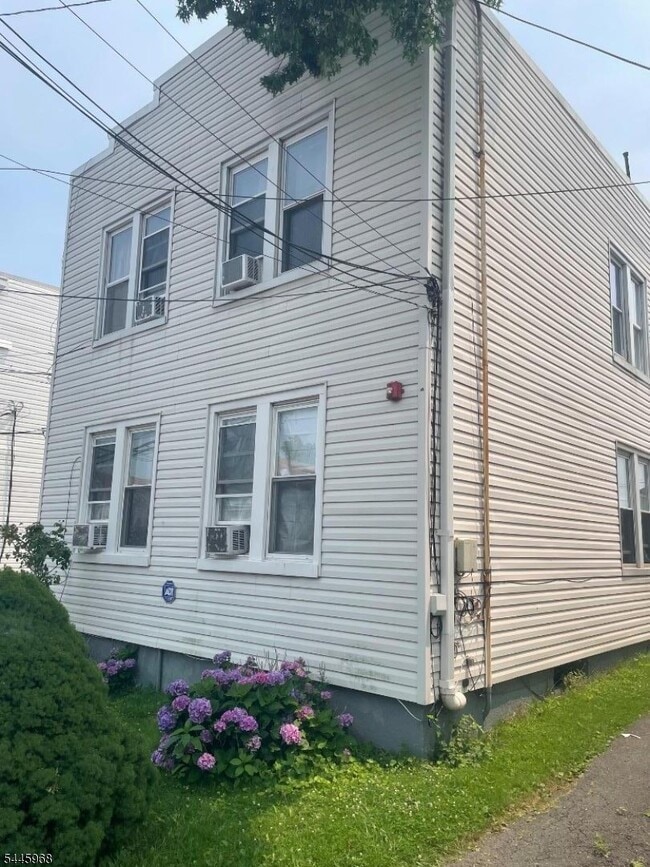 Building Photo - 122 Buffalo Ave