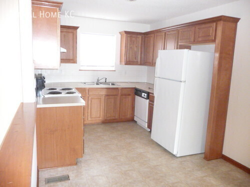 Building Photo - 23505 W 73rd Terrace