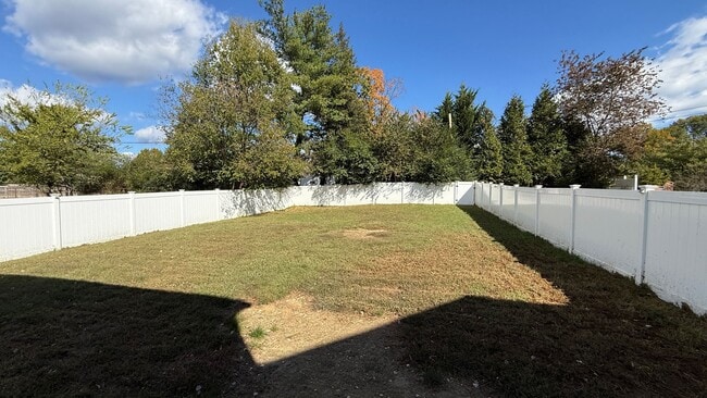Building Photo - Fredericksburg Colonial